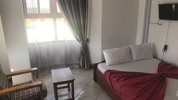 Single Room | Premium bedding, desk, free WiFi