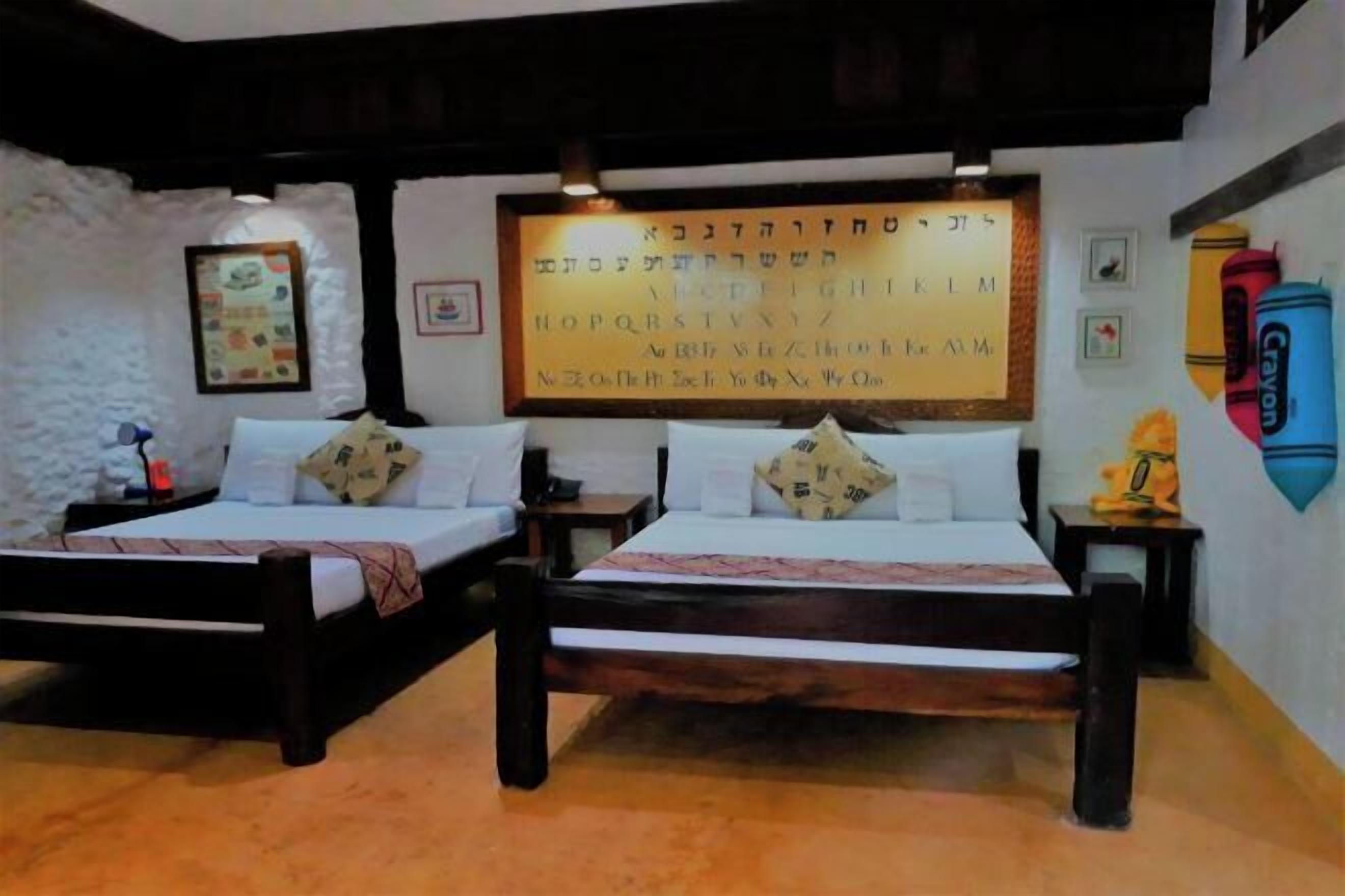 Sängtillbehör av högsta kvalitet och värdeförvaringsskåp på rummet