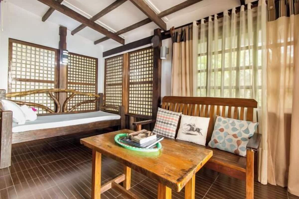 Sängtillbehör av högsta kvalitet och värdeförvaringsskåp på rummet