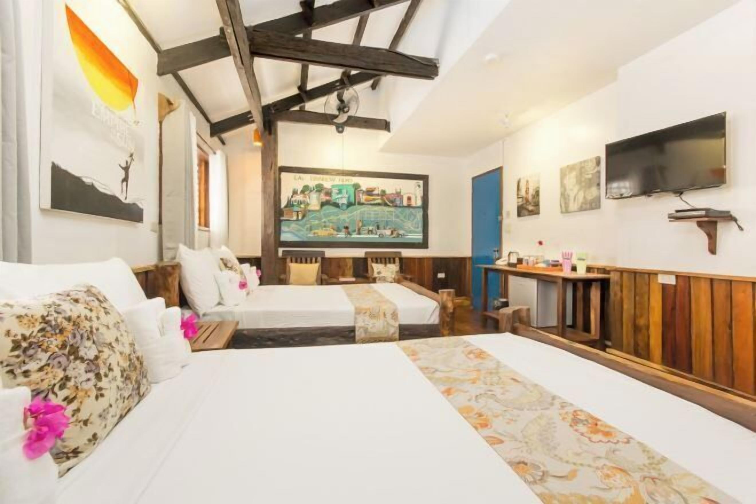 Sängtillbehör av högsta kvalitet och värdeförvaringsskåp på rummet