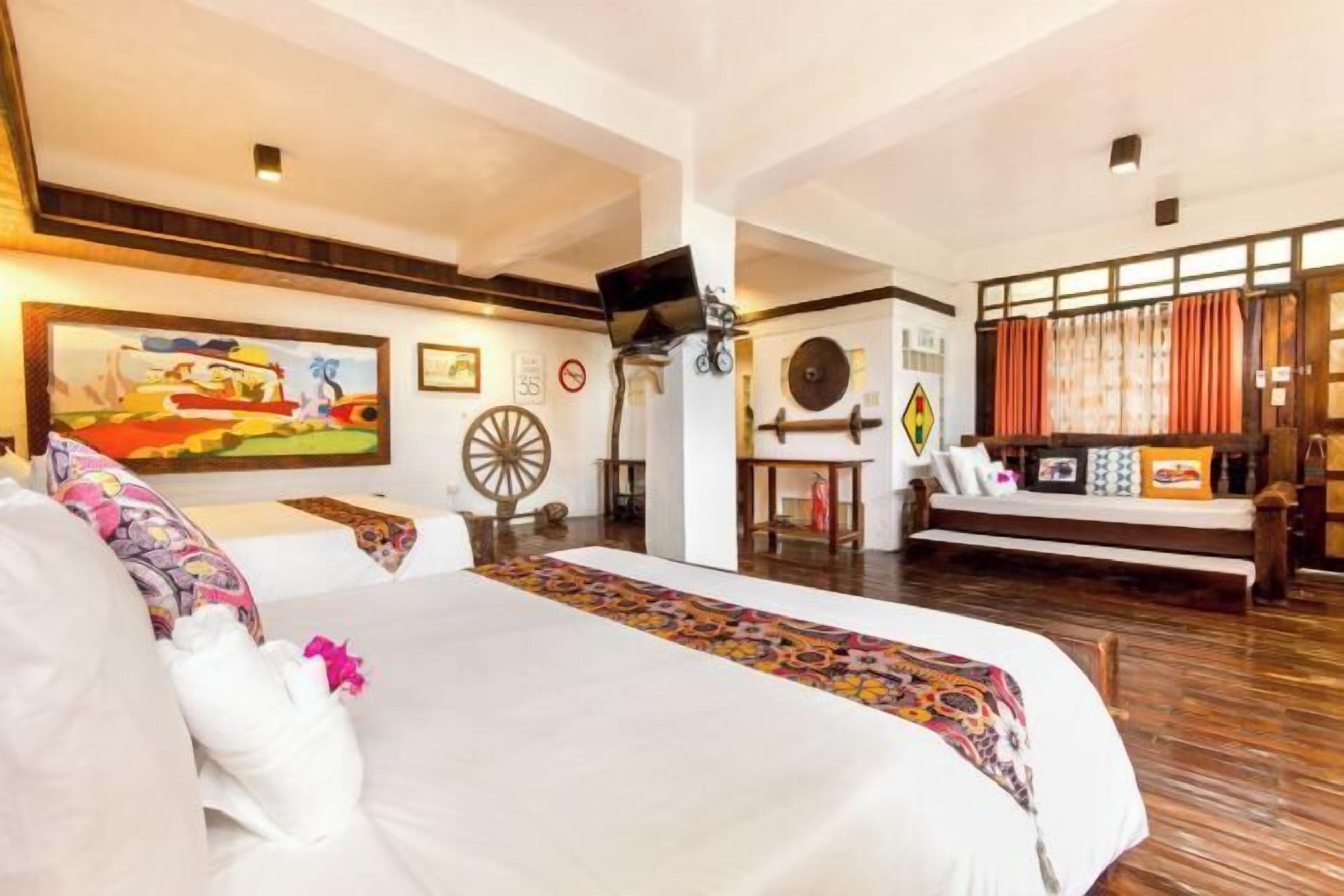 Sängtillbehör av högsta kvalitet och värdeförvaringsskåp på rummet