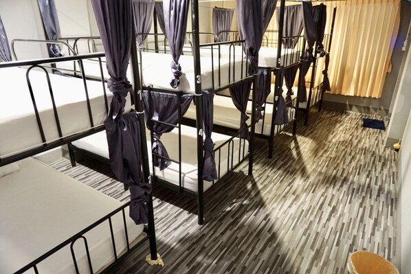 8 beds mixed dorm.with en-suite bathroom