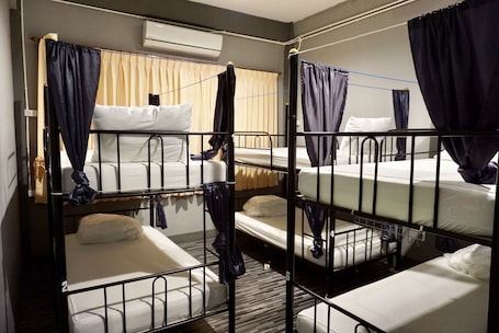 12-Bed Mixed Dormitory Room  | ๋ฌด๋ฃ WiFi