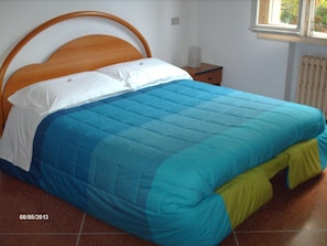 Egyptian cotton sheets, premium bedding, down comforters, desk