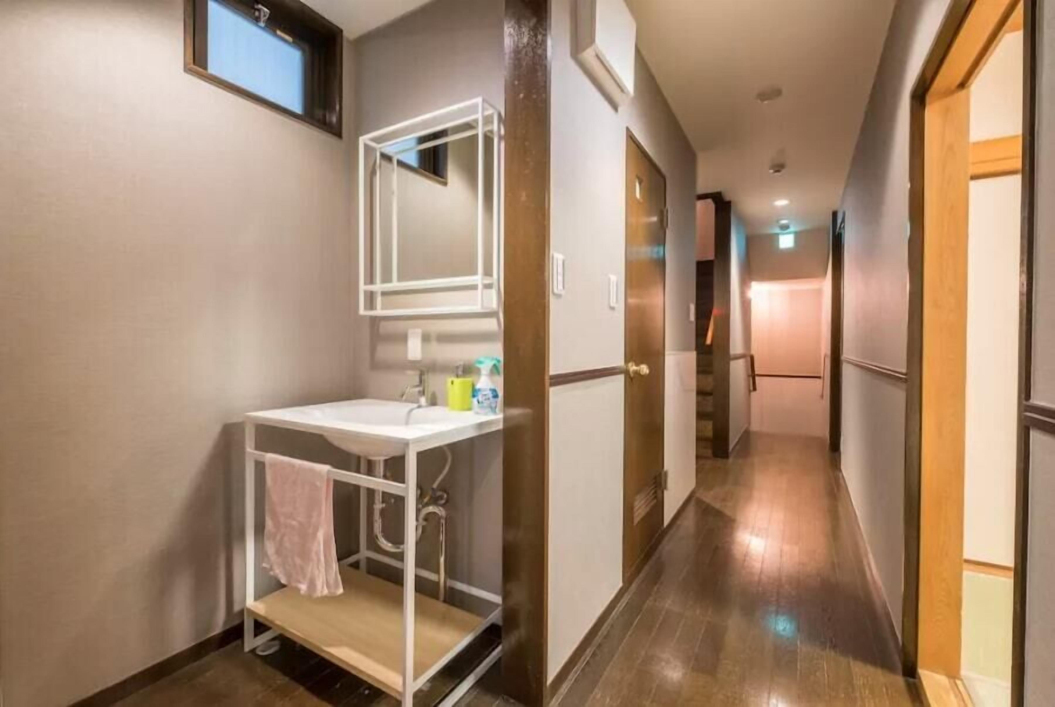 1 bedroom, free minibar, individually decorated, individually furnished