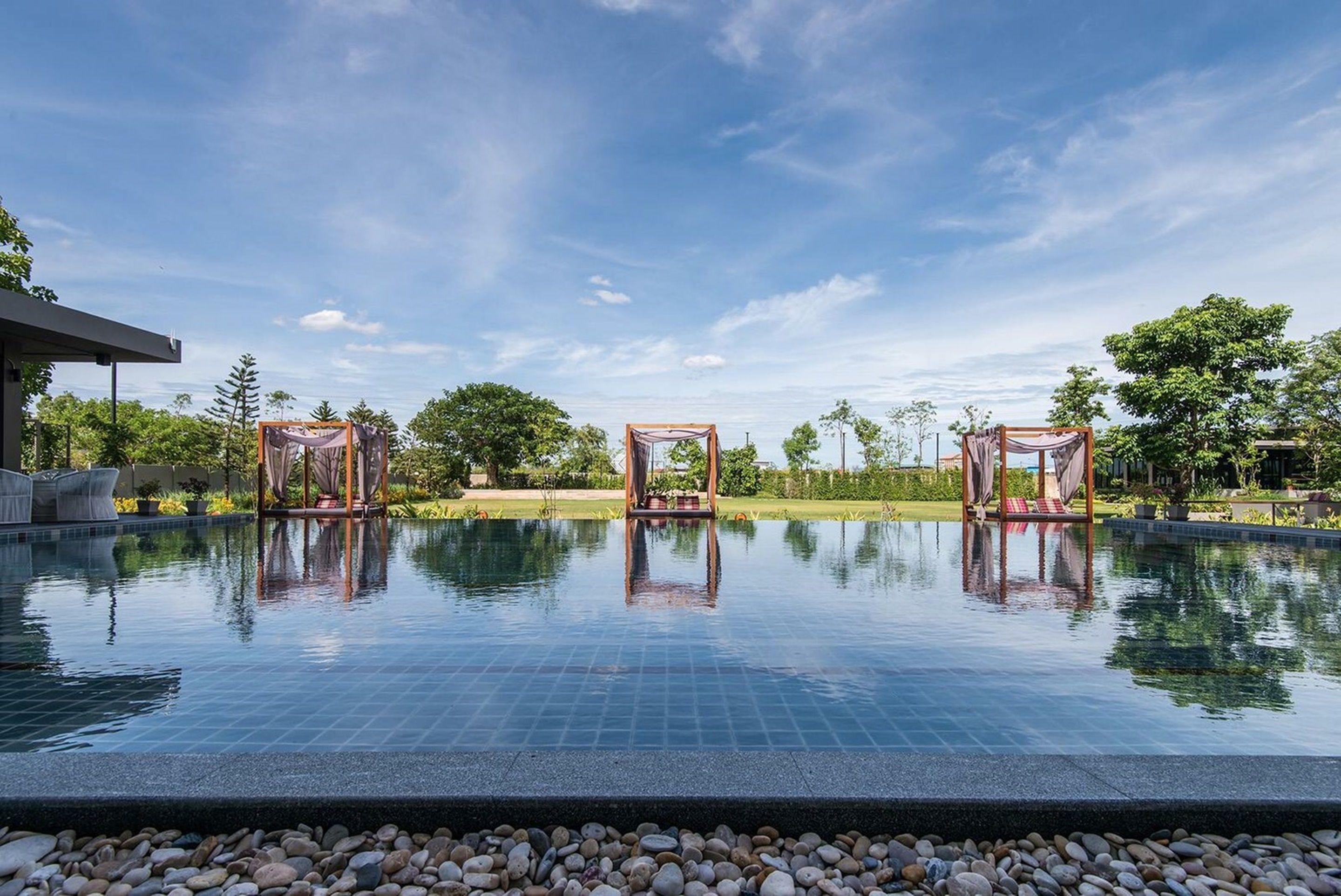 Kolam renang terbuka 