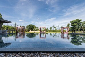 Kolam renang terbuka 