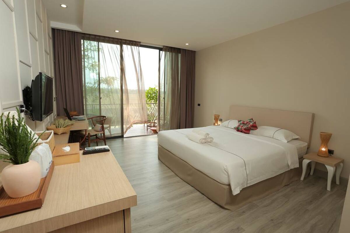 Minibar, in-room safe, desk, blackout curtains