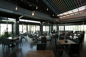 Breakfast, lunch and dinner served - Navela Hotel & Banquet (Ratchaburi)