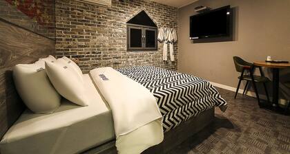 Fox avenue Hotel