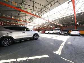 Free self parking, free valet parking - Fox avenue Hotel (Incheon)