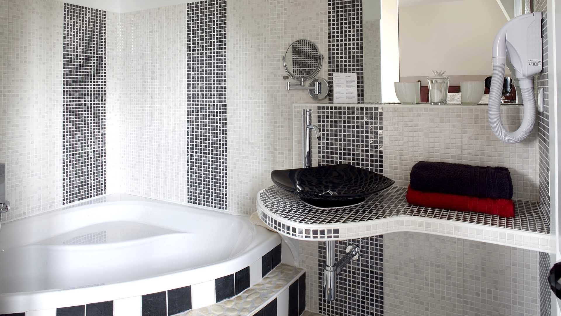 comfort double room, private bathroom (classic) | jetted bathtub