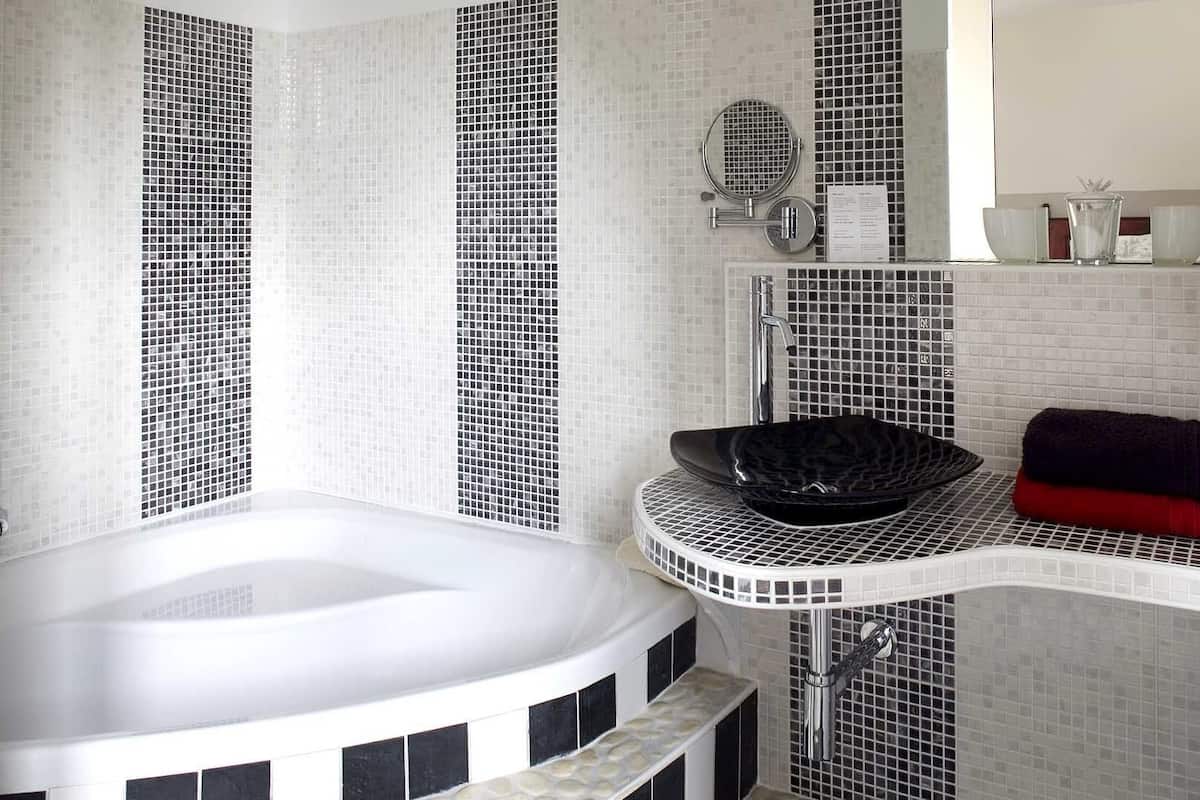 comfort double room, private bathroom (classic) | jetted bathtub