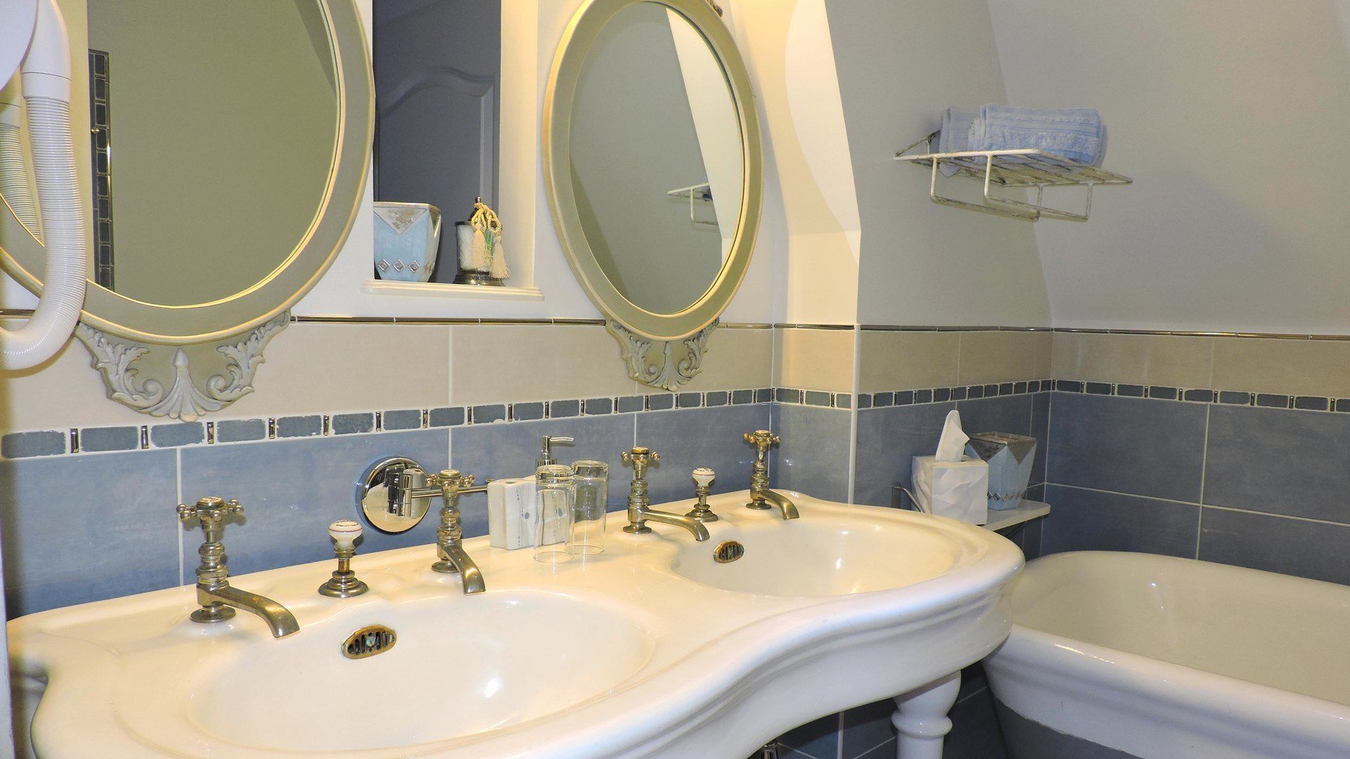 superior double room (romance) | bathroom sink