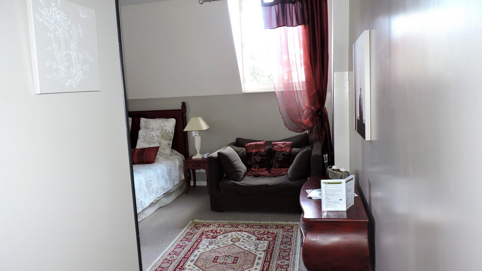 comfort double room, private bathroom (classic) | living area | lcd tv