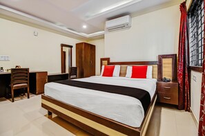 In-room safe, desk, rollaway beds, free WiFi - Hotel Millennium Plaza (Anekal)