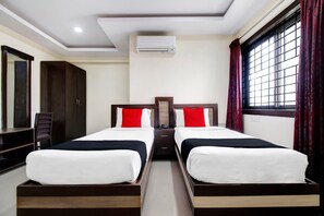 In-room safe, desk, rollaway beds, free WiFi - Hotel Millennium Plaza (Anekal)