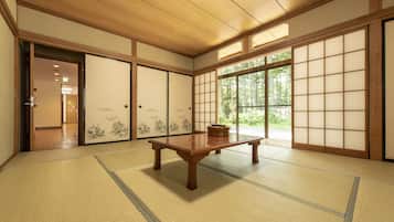 Deluxe Room, Non Smoking | In-room safe, blackout drapes, free WiFi, bed sheets