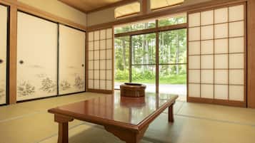 Comfort Room, Non Smoking | In-room safe, blackout drapes, free WiFi, bed sheets