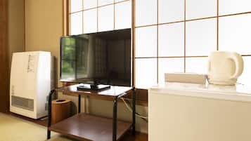 Deluxe Room, Non Smoking | In-room safe, blackout drapes, WiFi (free), bed sheets