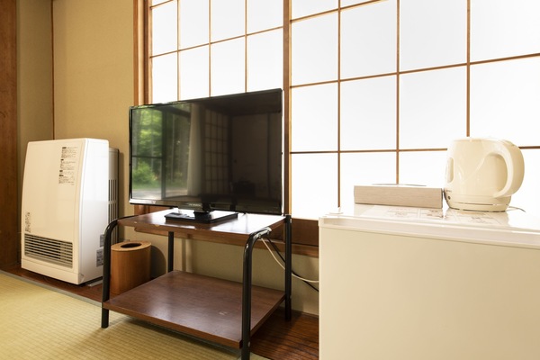 Deluxe Room, Non Smoking | In-room safe, blackout drapes, WiFi (free), bed sheets