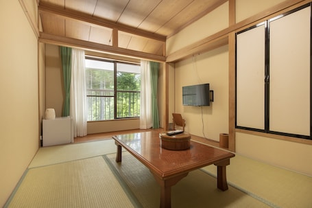 Deluxe Room, Non Smoking | In-room safe, blackout drapes, free WiFi, bed sheets. Yamanakako Ryokan RYOZAN
