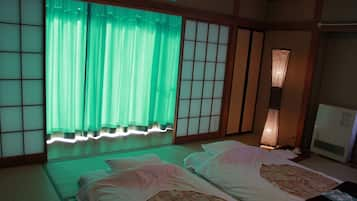 Deluxe Room, Non Smoking | In-room safe, blackout curtains, free WiFi, bed sheets