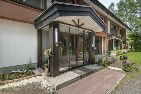 Exterior. Yamanakako Ryokan RYOZAN