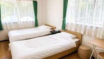 Standard Twin Room, Non Smoking | In-room safe, blackout drapes, WiFi (free), bed sheets