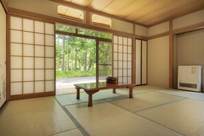 Rom – comfort, ikke-røyk | Safe på rommet, blendingsgardiner, wi-fi (inkludert) og sengetøy