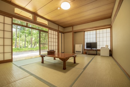 Deluxe Room, Non Smoking | In-room safe, blackout drapes, free WiFi, bed sheets. Yamanakako Ryokan RYOZAN