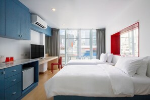 In-room safe, desk, blackout curtains, free WiFi - 128 Room And Massage (Bangkok)