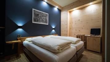 Camera Deluxe con balcone | Italienske Frette-laken, sengetøy av topp kvalitet, dundyner og minibar