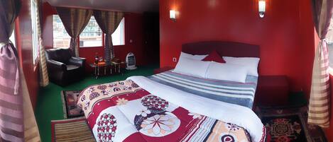 Deluxe Room | Desk, soundproofing, free WiFi