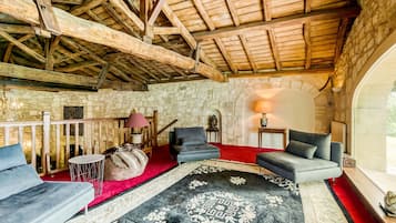 1 bedroom, premium bedding, pillowtop beds, individually decorated