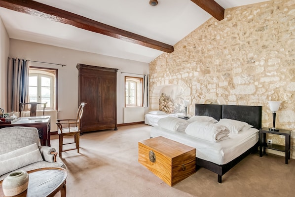 Chambre Double, salle de bains attenante, vue fleuve (A&A) | Literie de qualité supérieure, surmatelas, décoration personnalisée