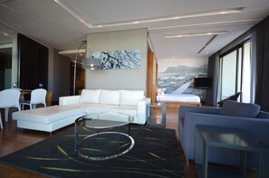 Leilighet, 2 soverom | Oppholdsområde | Flatskjerm-TV