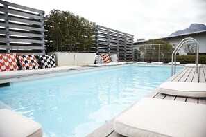 Outdoor pool - Cape Quarter Living (Cape Town)