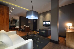 Apartamento, 1 habitación | Sala de estar | Una televisión de pantalla plana
