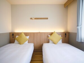 스탠다드 트윈룸 (Coral Twin Room) | 객실 내 금고, 책상, 암막 커튼, 무료 WiFi