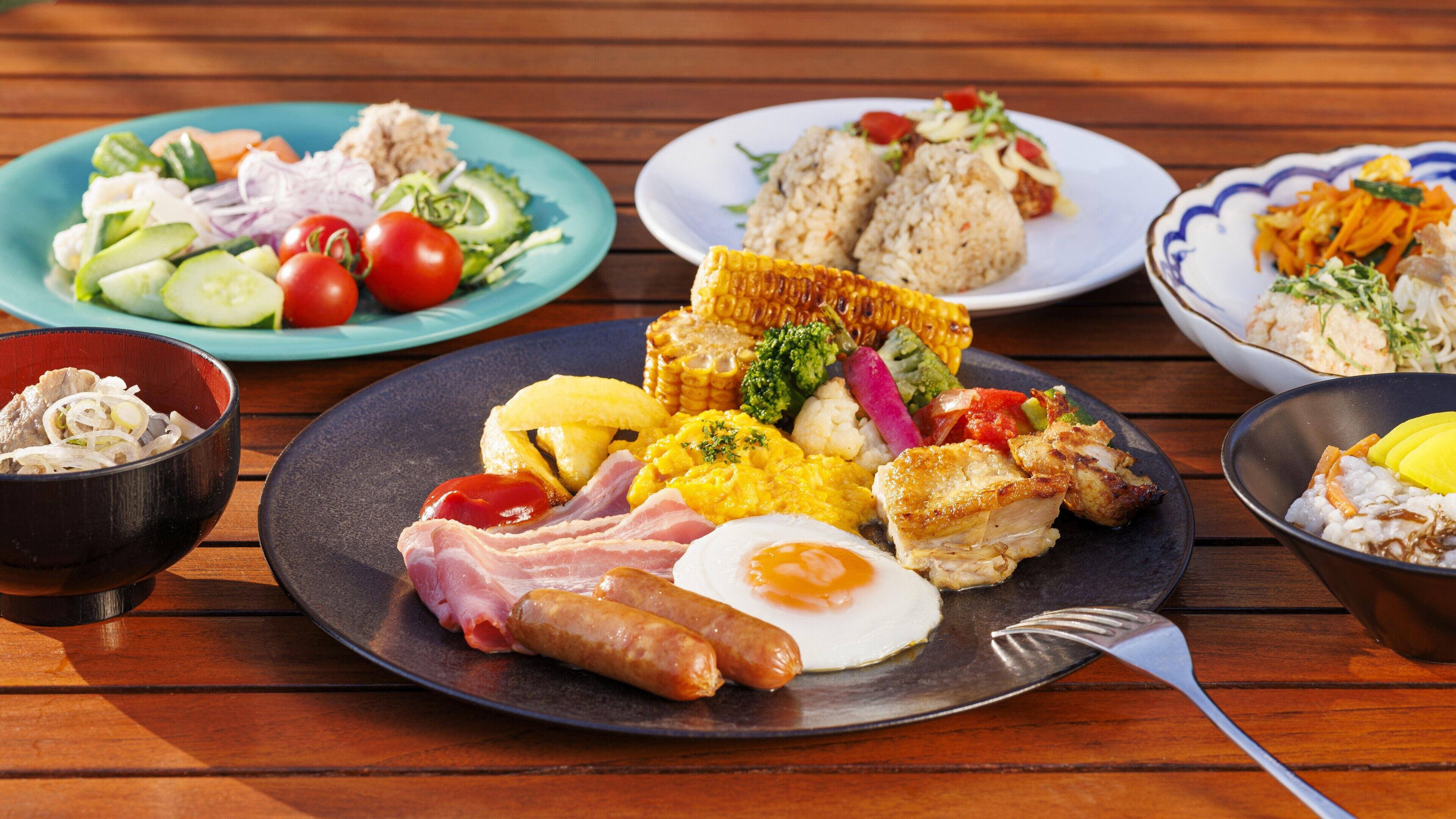daily buffet breakfast (jpy 3080 per person)