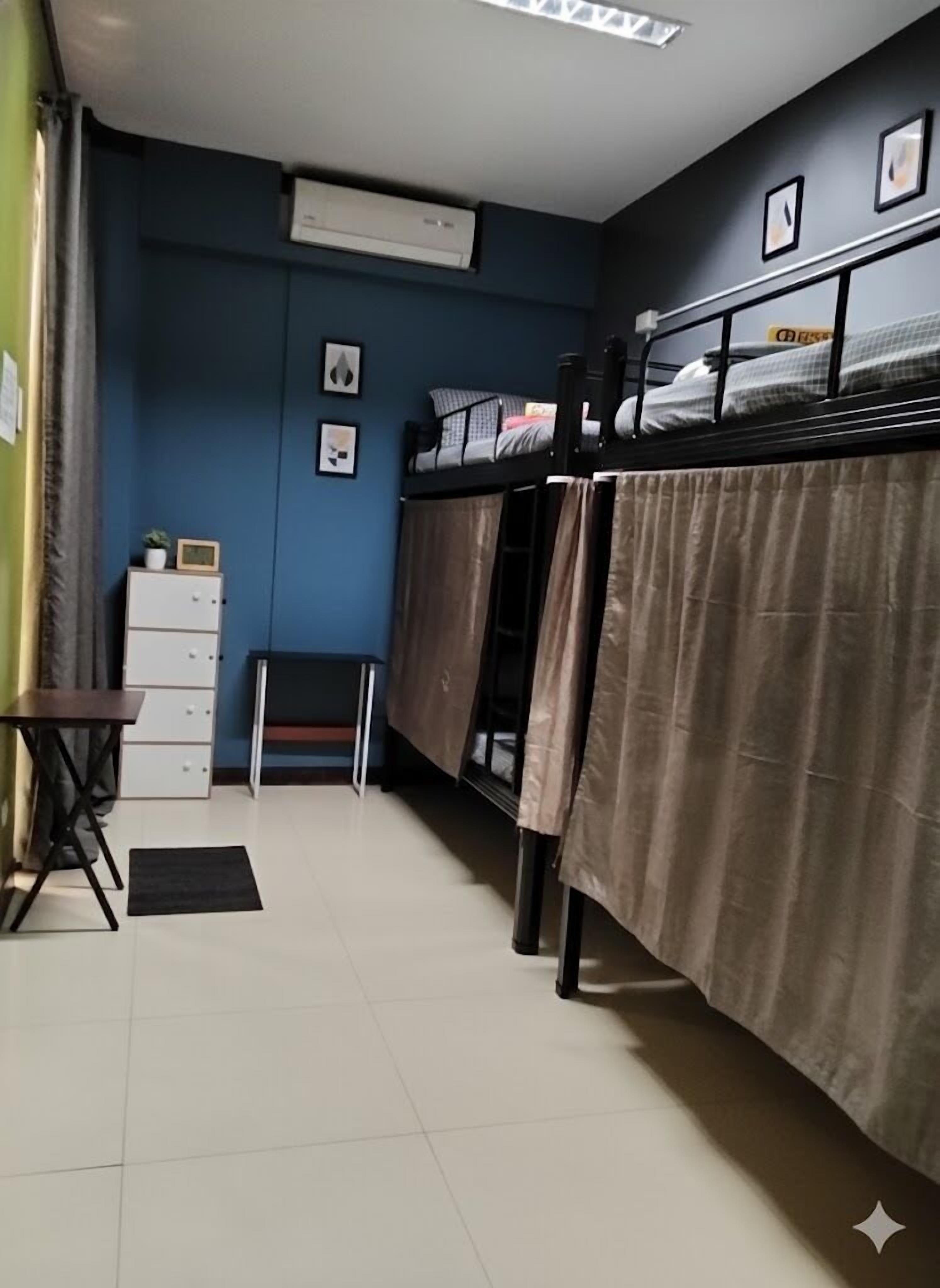 City Shared Dormitory, Mixed Dorm (6 Bed) | Meja, Wi-fi percuma, cadar katil 