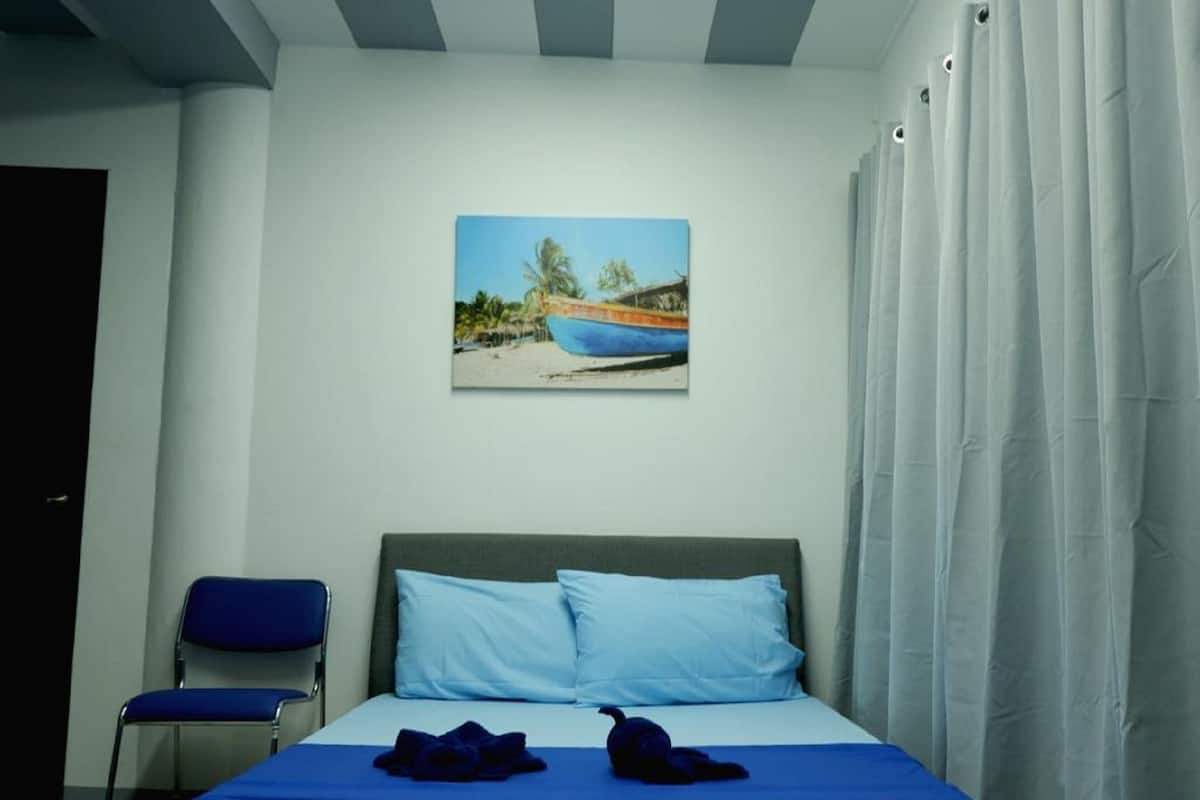 1 bedroom, desk, free WiFi, bed sheets