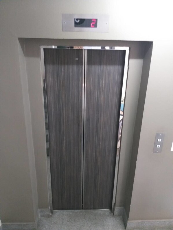 Standard Room | Shared kitchen facilities | Fridge - J 168 Living (Bangkok)