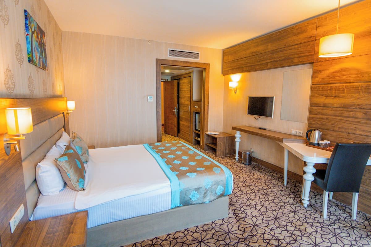 Premium bedding, minibar, in-room safe, desk