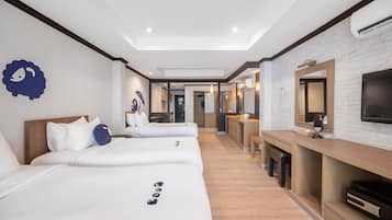 Familienzimmer, 3 Einzelbetten (Koko) | Zimmersafe, Schreibtisch, Bügeleisen/Bügelbrett, kostenloses WLAN