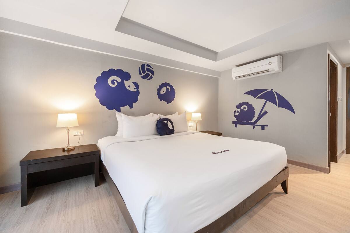 Koko Couple (Double) | In-room safe, desk, iron/ironing board (on request), WiFi (free)