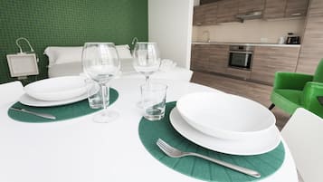 Studio (S3) | In-room dining