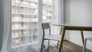 Studio (S3) | In-room dining