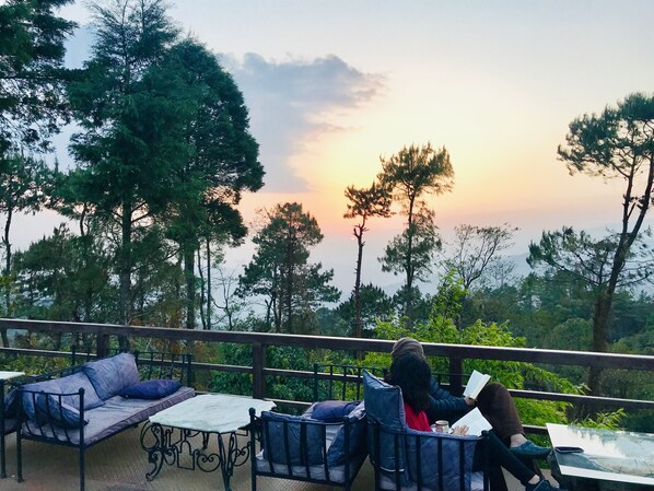 Terrace/patio - Hotel at the End of the Universe (Baluwapati Deupur)